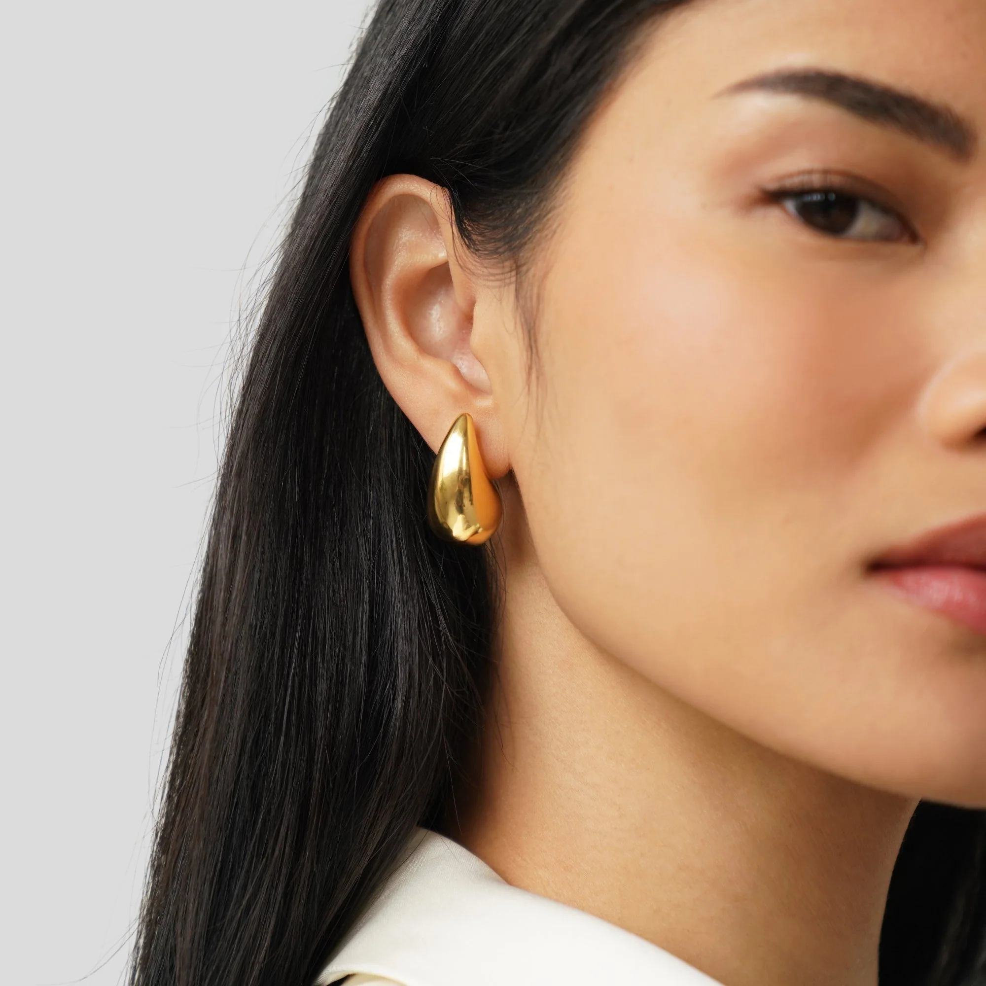 Amara Gold Teardrop Earrings - Image 5