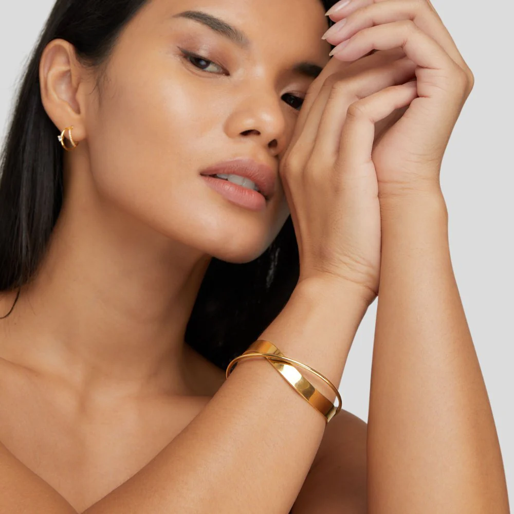 Eve Gold Bangle - Image 3