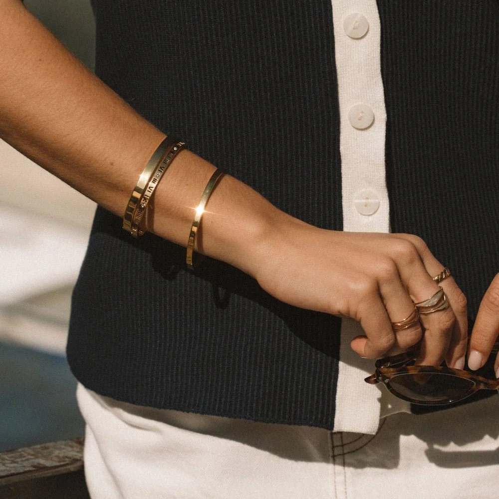 Roman 18K Gold Bangle - Image 3