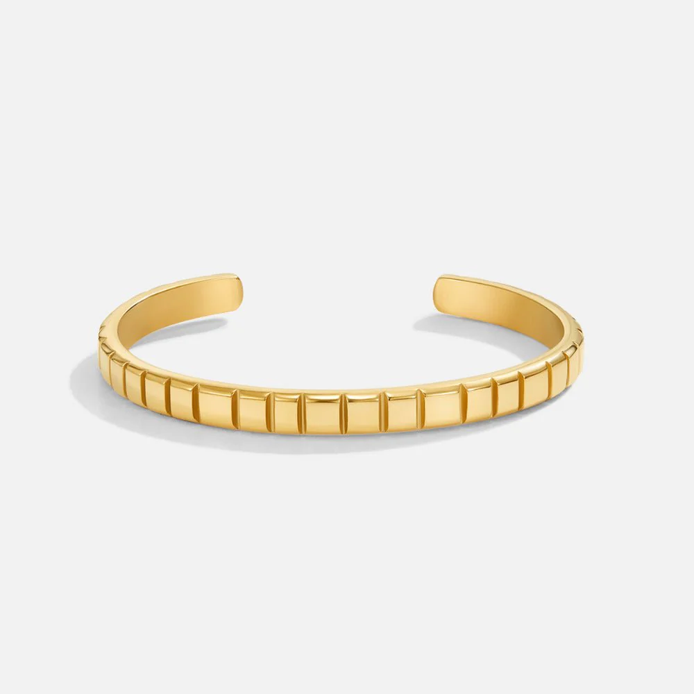 Tasha Ribbed Gold Bangle - Image 3